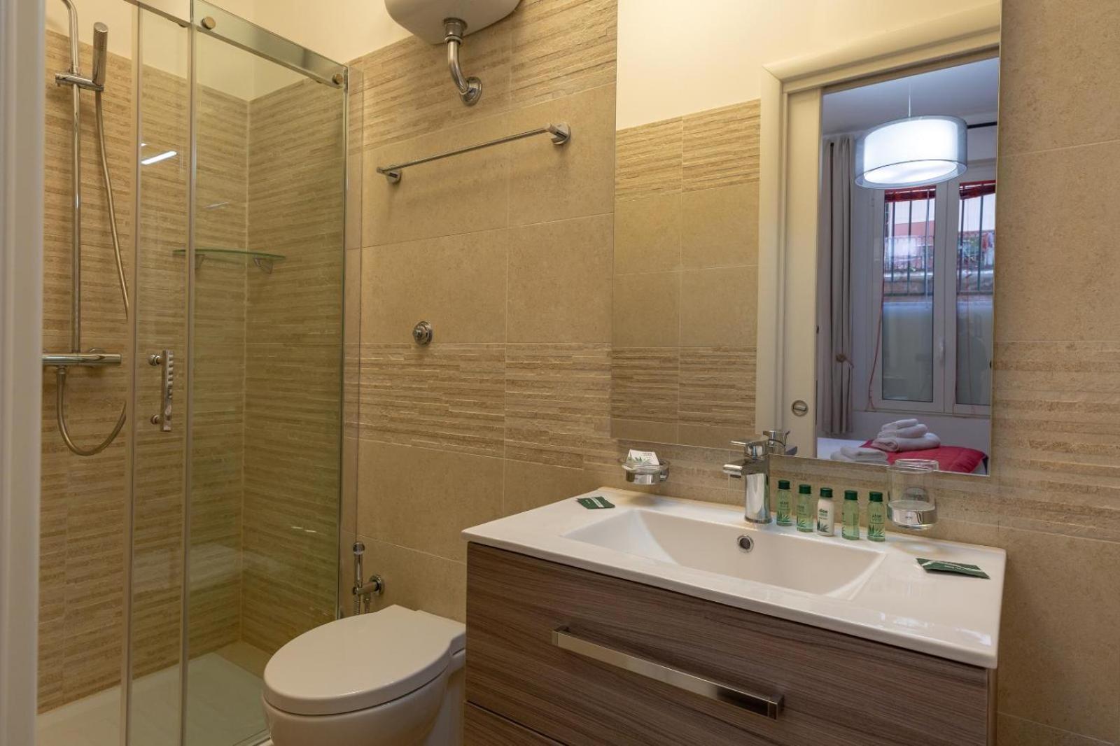 Flatinrome Trastevere Deluxe Rooms - Green Patio Kültér fotó