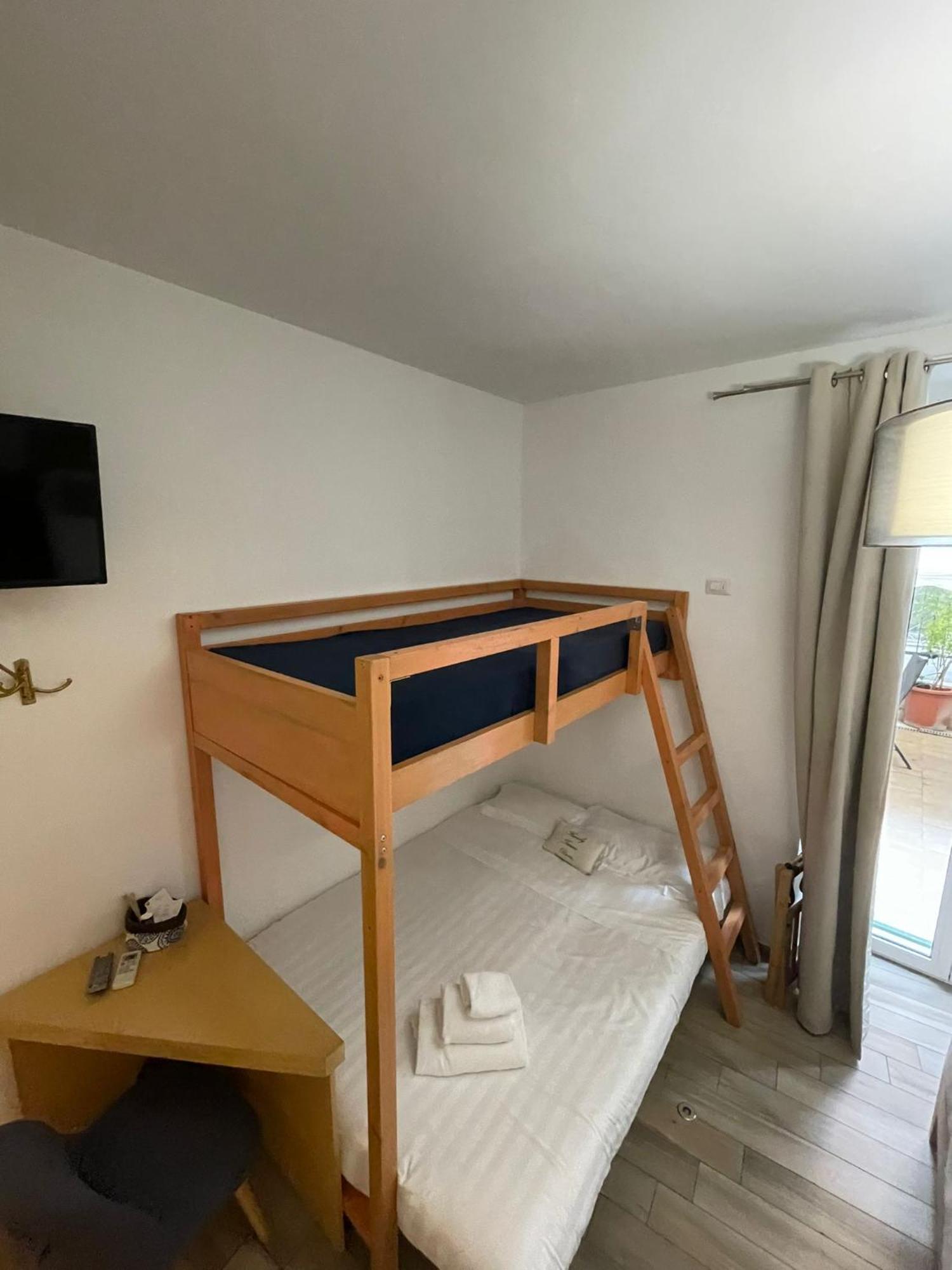 Flatinrome Trastevere Deluxe Rooms - Green Patio Kültér fotó