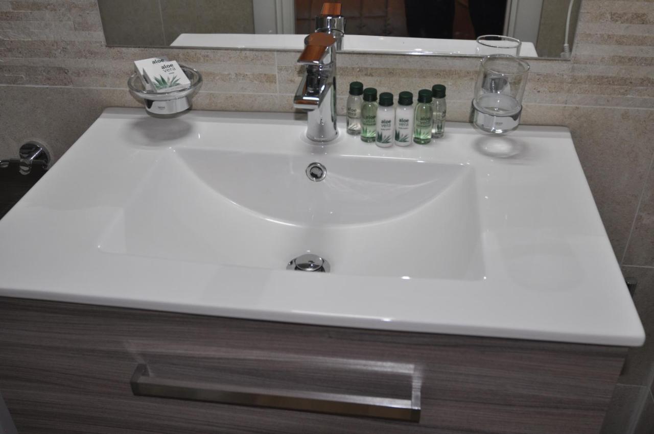 Flatinrome Trastevere Deluxe Rooms - Green Patio Kültér fotó