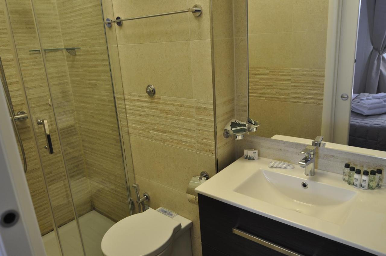 Flatinrome Trastevere Deluxe Rooms - Green Patio Kültér fotó
